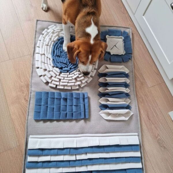 Niebiesko-szara mata spowalniająca jedzenie dla psa z antypoślizgowym spodem