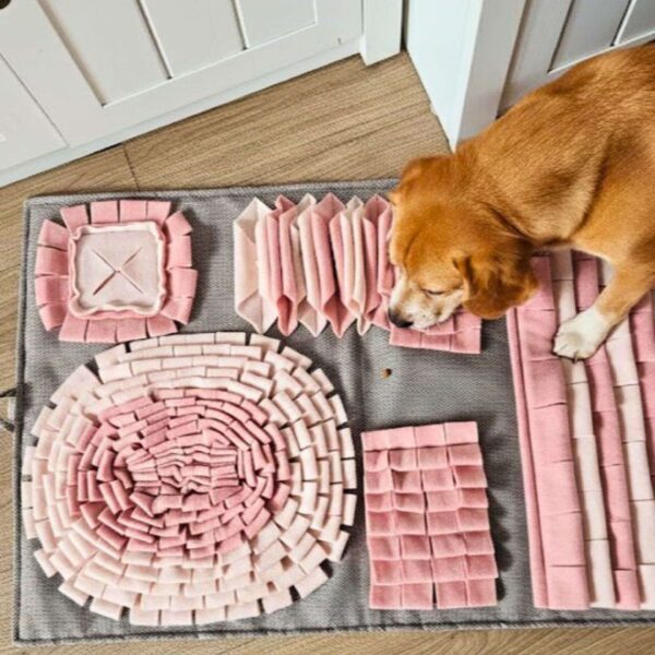 Różowa mata węchowa Olimagia dla psa rozmiar XL wykonana z polaru