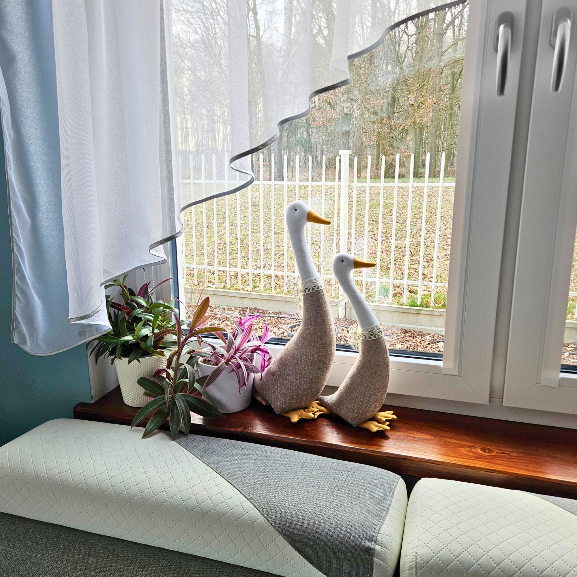 Zestaw sielskich dekoracji dwie gęsi i zając ręcznie szyte w Polsce w stylu rustykalnym